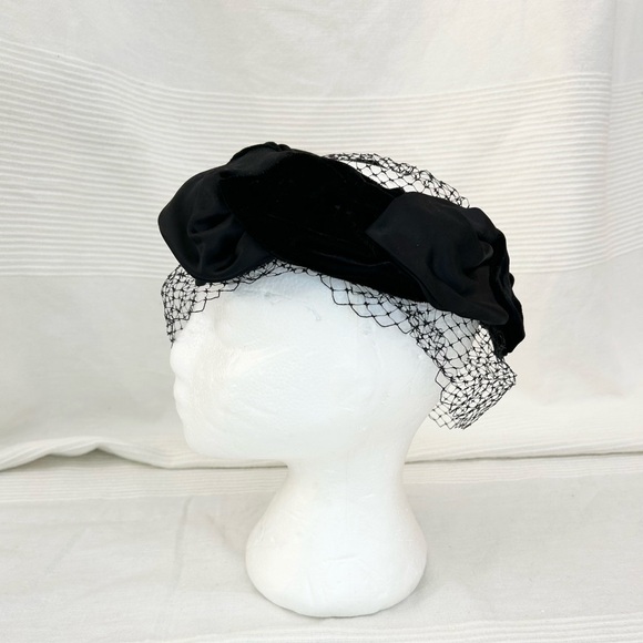 Vintage Black Velvet Ring Fascinator Hat With Netting - Picture 6 of 11